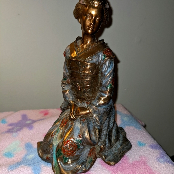 Pacifica Other - Beautiful elegant lady figure